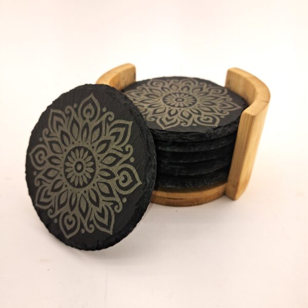 podstawki z łupka z mandalą – zestaw 6 szt. + stojak